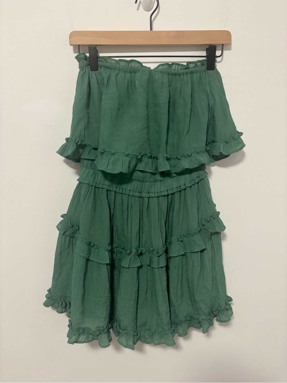 Eesome tiered green ruffled strapless romper